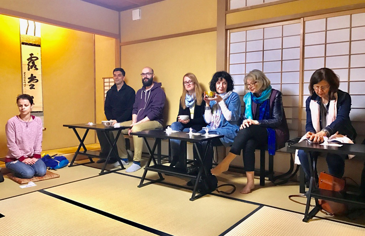 Experience tea ceremony at Kofuen-kanazawa